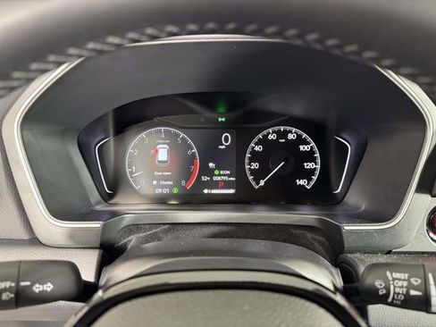 Used 2025 Honda Pilot Touring image 3