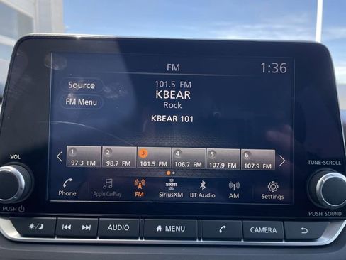 Used 2025 Nissan Rogue SV AWD/4WD image 16