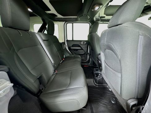 Used 2018 Jeep Wrangler Unlimited Sahara w/ Uconnect 4C Nav & Sound Group image 26