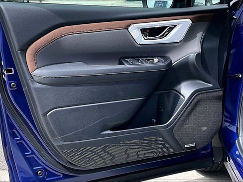 New 2026 Subaru Forester Touring AWD/4WD image 10