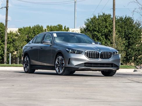 Used 2026 BMW i5 eDrive40 w/ Executive Package image 1