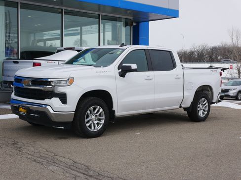 Used 2022 Chevrolet Silverado 1500 LT AWD/4WD image 6