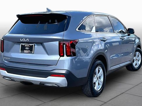 Used 2025 Kia Sorento LX FWD image 16