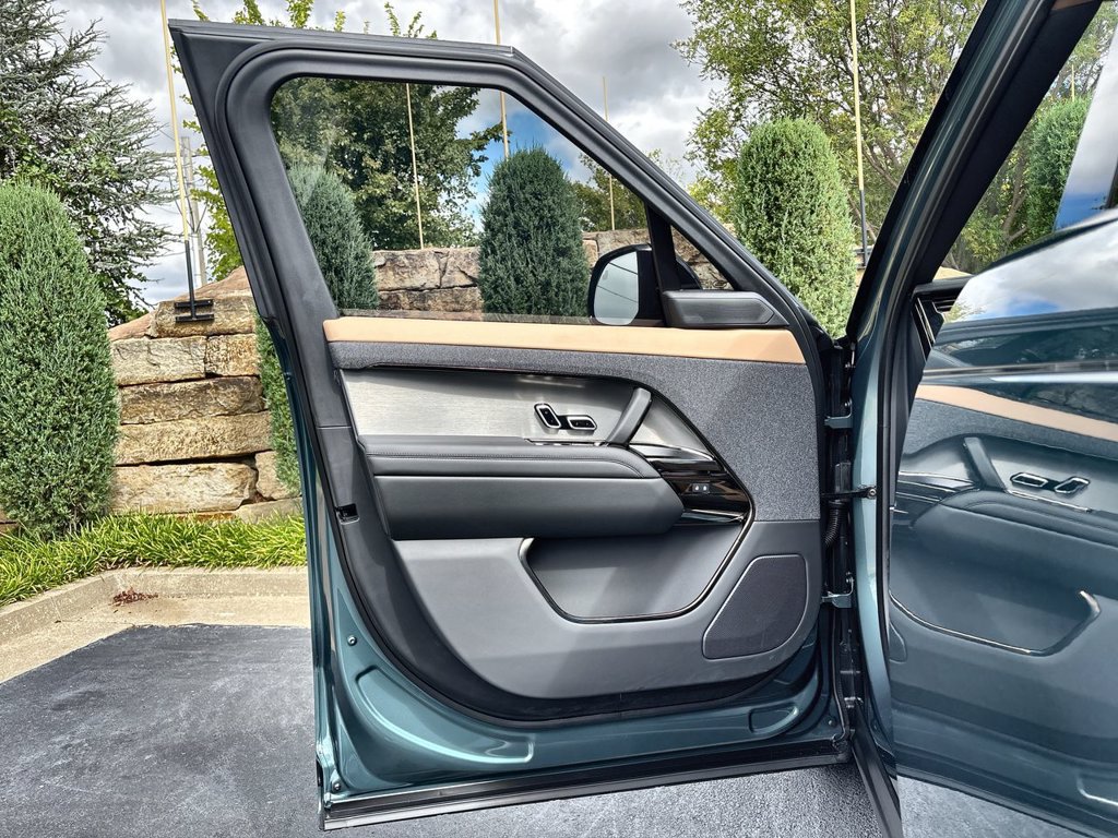 New 2027 Land Rover Range Rover Sport Dynamic SE AWD/4WD image 17