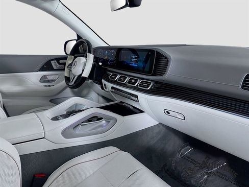 Used 2023 Mercedes-Benz Maybach GLS 600 4MATIC image 36