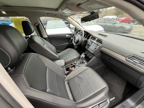 Certified 2021 Volkswagen Tiguan SE w/ Panoramic Sunroof Package image 24