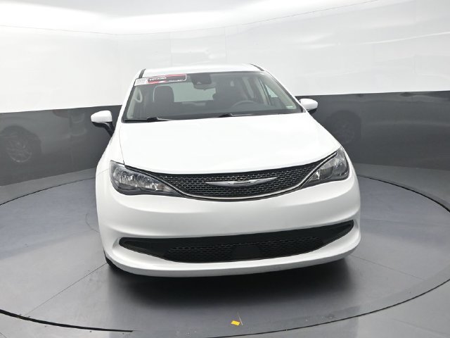 Used 2023 Chrysler Voyager LX FWD image 4