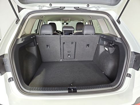 Certified 2025 Volkswagen Taos SE AWD/4WD image 12