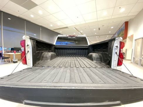 Used 2022 Chevrolet Silverado 1500 High Country w/ Technology Package image 25