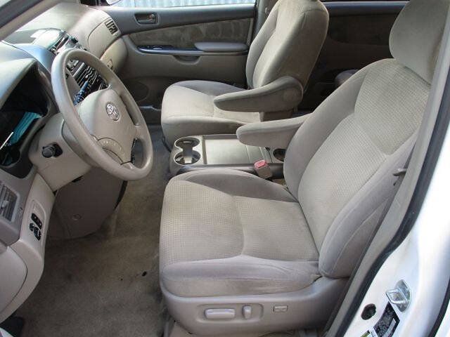 Used 2007 Toyota Sienna LE w/ LE Pkg 4 FWD image 12