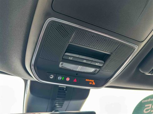 Certified 2025 Chevrolet Traverse RS image 37