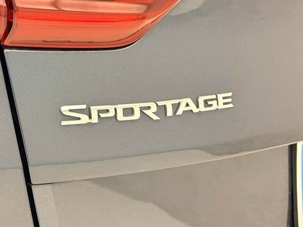 Used 2022 Kia Sportage LX FWD image 11