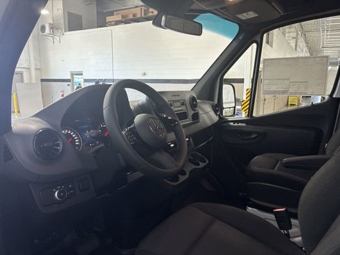 New 2025 Mercedes-Benz Sprinter 2500 image 10