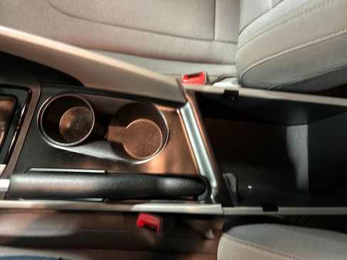 Used 2025 Hyundai Elantra SE image 19