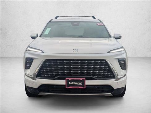 Used 2025 Buick Enclave Avenir w/ Super Cruise Package image 2