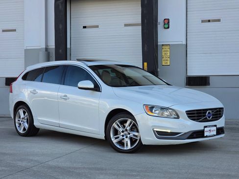 Used 2015 Volvo V60 T5 Premier FWD image 1