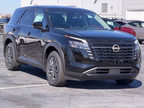 New 2026 Nissan Pathfinder S image 2