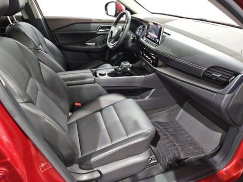 Certified 2021 Nissan Rogue SV w/ Premium Package image 18