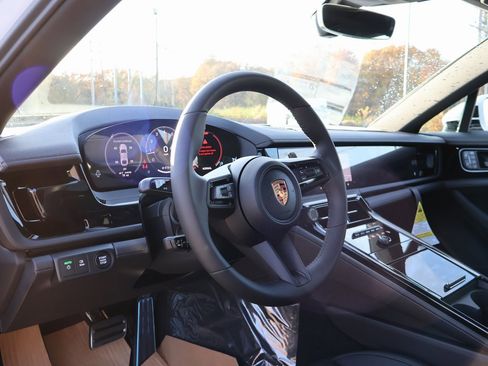New 2026 Porsche Panamera image 4