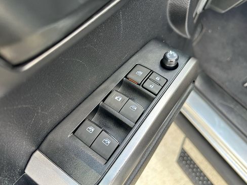 Used 2022 Toyota Tacoma SR5 w/ SR5 Appearance Package (SM) image 10