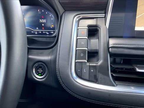 Certified 2024 Chevrolet Suburban LT RWD image 35