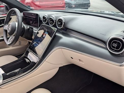 Used 2025 Mercedes-Benz C 300 4MATIC Sedan image 32