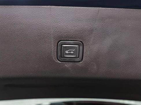 Used 2023 Chevrolet Traverse LT FWD image 42