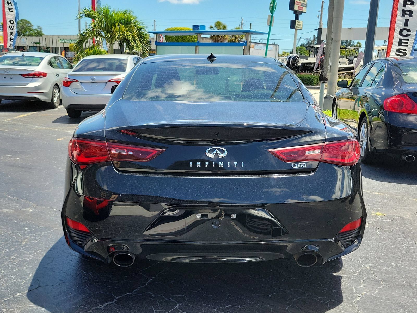 Used 2017 INFINITI Q60 2.0t w/ Moonroof Package RWD image 5