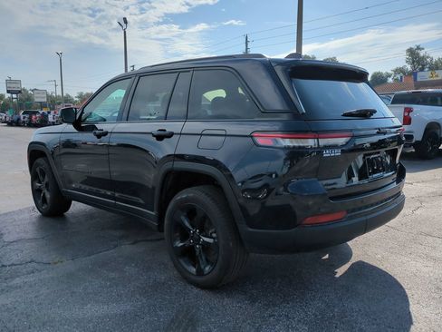 Used 2024 Jeep Grand Cherokee Limited w/ Black Appearance Package AWD/4WD image 6