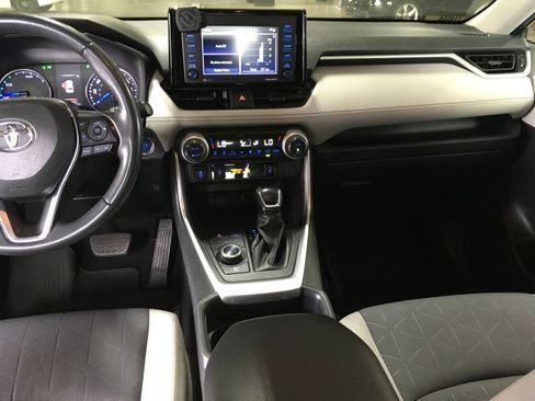 Used 2020 Toyota RAV4 XLE w/ Convenience Package AWD/4WD image 25