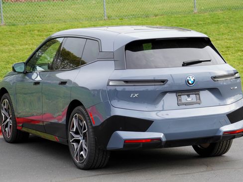 Used 2024 BMW iX xDrive50 w/ Sport Package AWD/4WD image 7