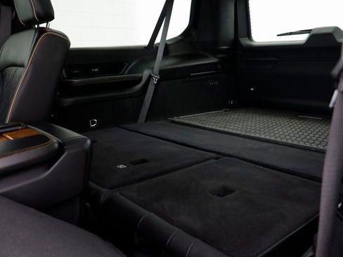 Used 2024 Jeep Grand Wagoneer L Series III image 16