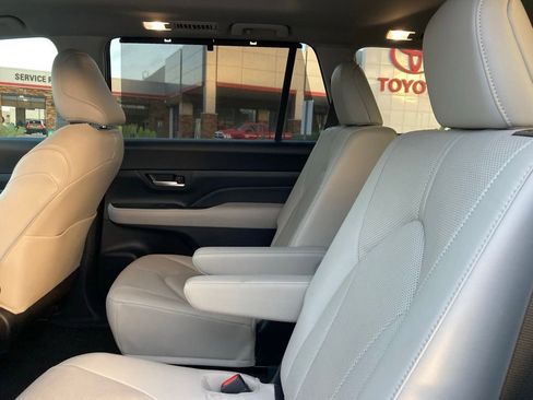 Certified 2025 Toyota Grand Highlander AWD image 11