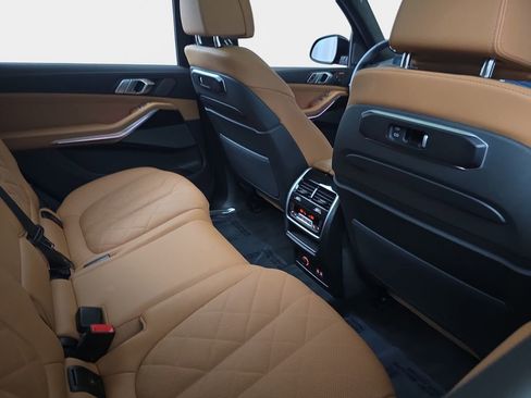 Used 2025 BMW X7 xDrive40i w/ M Sport Package image 13