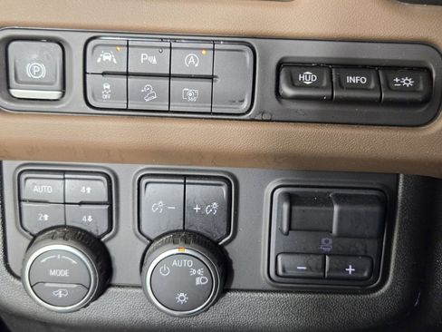 Used 2024 Chevrolet Suburban High Country AWD/4WD image 22