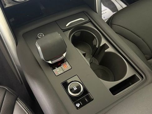 New 2025 Land Rover Discovery Dynamic SE image 37