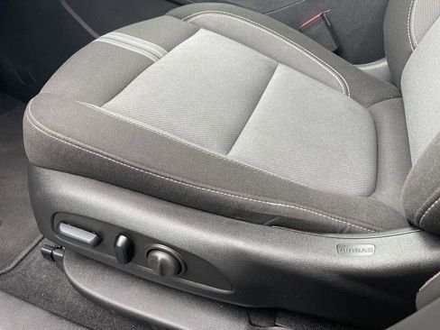 Used 2023 Chevrolet Blazer LT image 14