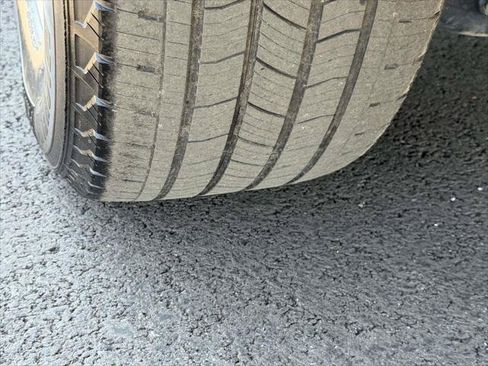 Used 2025 Chevrolet Suburban LT AWD/4WD image 11