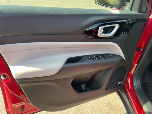 New 2025 Jeep Compass Limited w/ Sun & Sound Group image 8