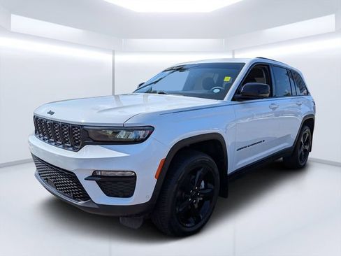 Certified 2023 Jeep Grand Cherokee Limited w/ Luxury Tech Group II AWD/4WD image 7
