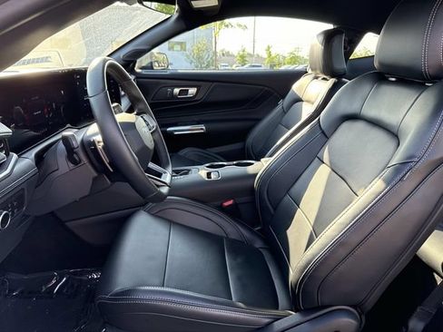 Used 2025 Ford Mustang GT Premium RWD image 9