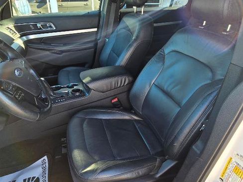 Used 2016 Ford Explorer XLT w/ Equipment Group 202A FWD image 9