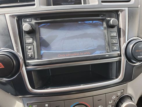 Used 2013 Toyota Highlander SE FWD image 48