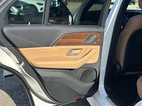Used 2024 Mercedes-Benz GLE 350 4MATIC image 12