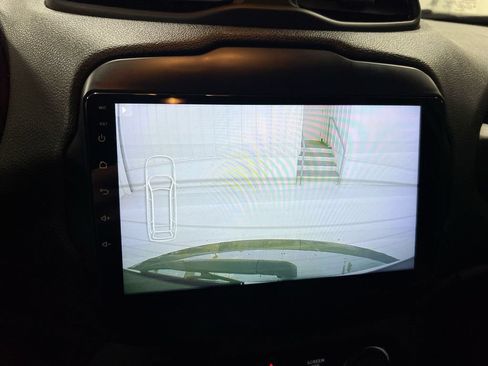 Used 2018 Jeep Renegade Limited w/ Advanced Technology Group FWD image 15