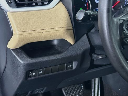 Used 2021 Toyota RAV4 XLE Premium FWD image 17