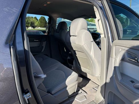 Used 2014 GMC Acadia SLE image 30