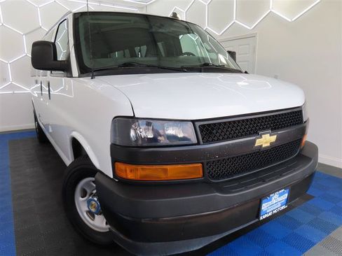 Used 2022 Chevrolet Express 3500 LS RWD image 2