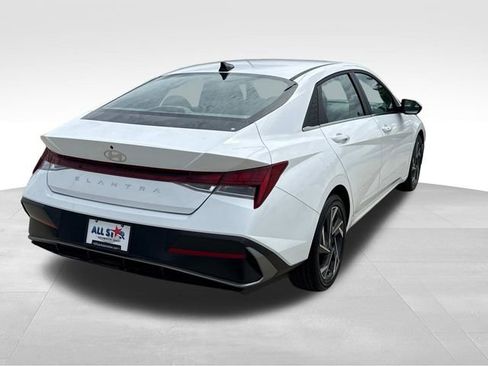 Used 2025 Hyundai Elantra SEL FWD image 9