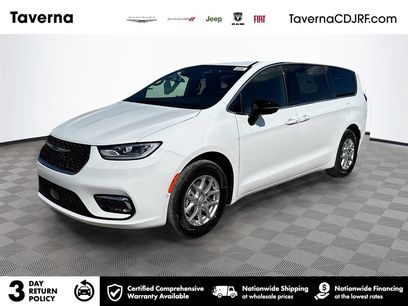 Used 2026 Chrysler Pacifica Select